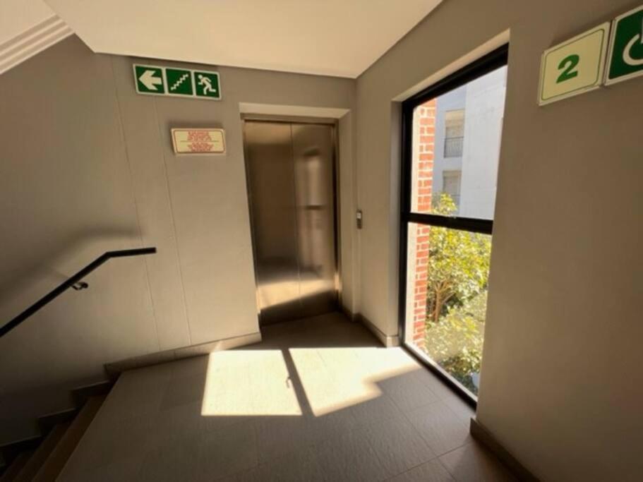 Modern Apartment In 斯泰伦博斯 外观 照片