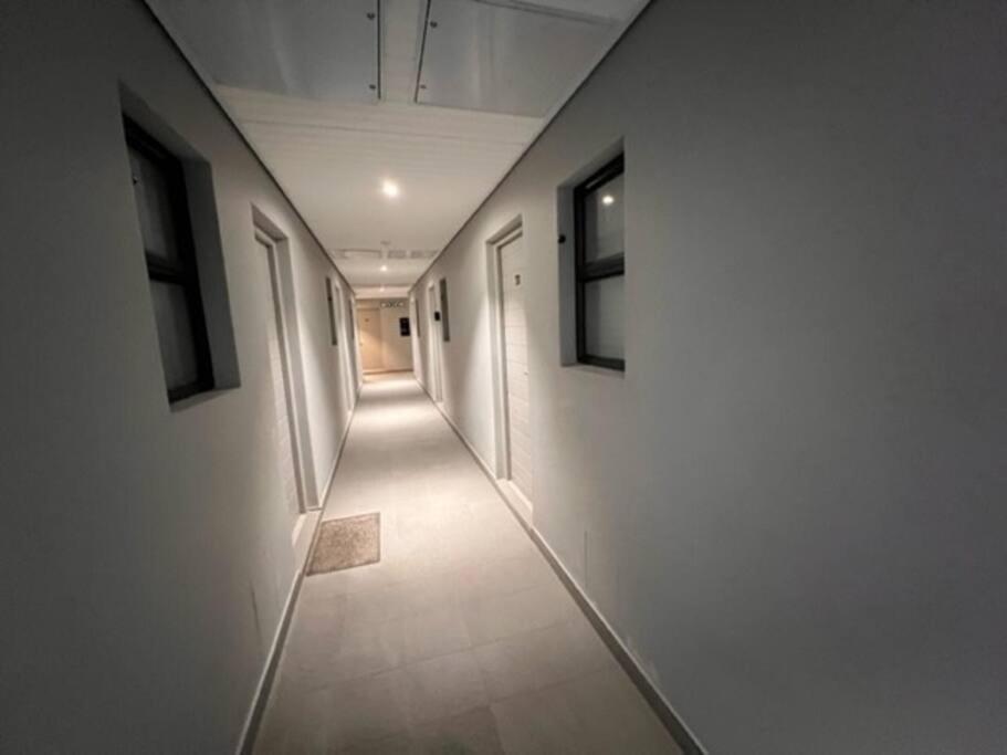 Modern Apartment In 斯泰伦博斯 外观 照片